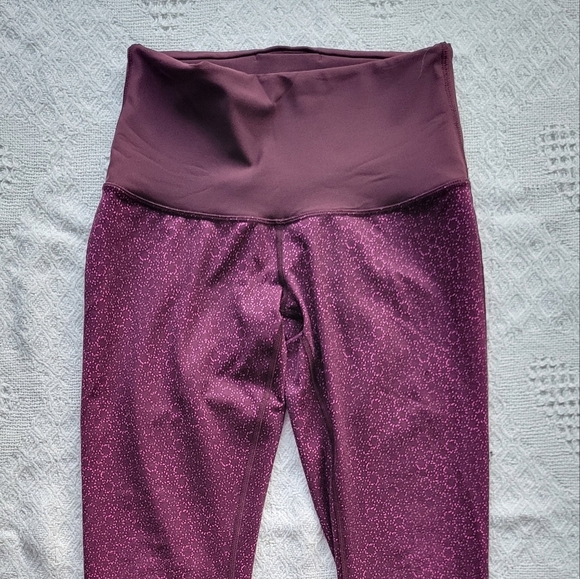 Lululemon Sweaty Endeavor Mesh Activewear Leggings - Tight Star Pixel Raspberry - Picture 4 of 11